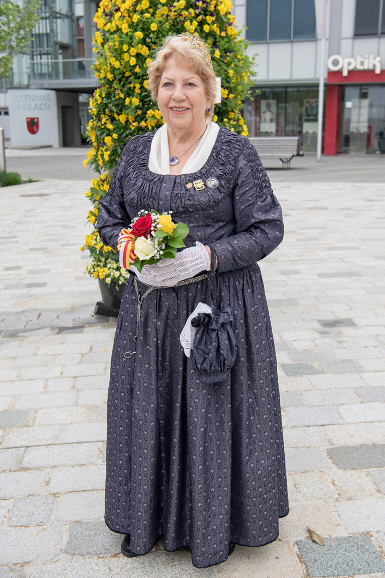 Karla-Kramer-Ehrenobfrau-Ferlacher-Goldhaubenfrauen