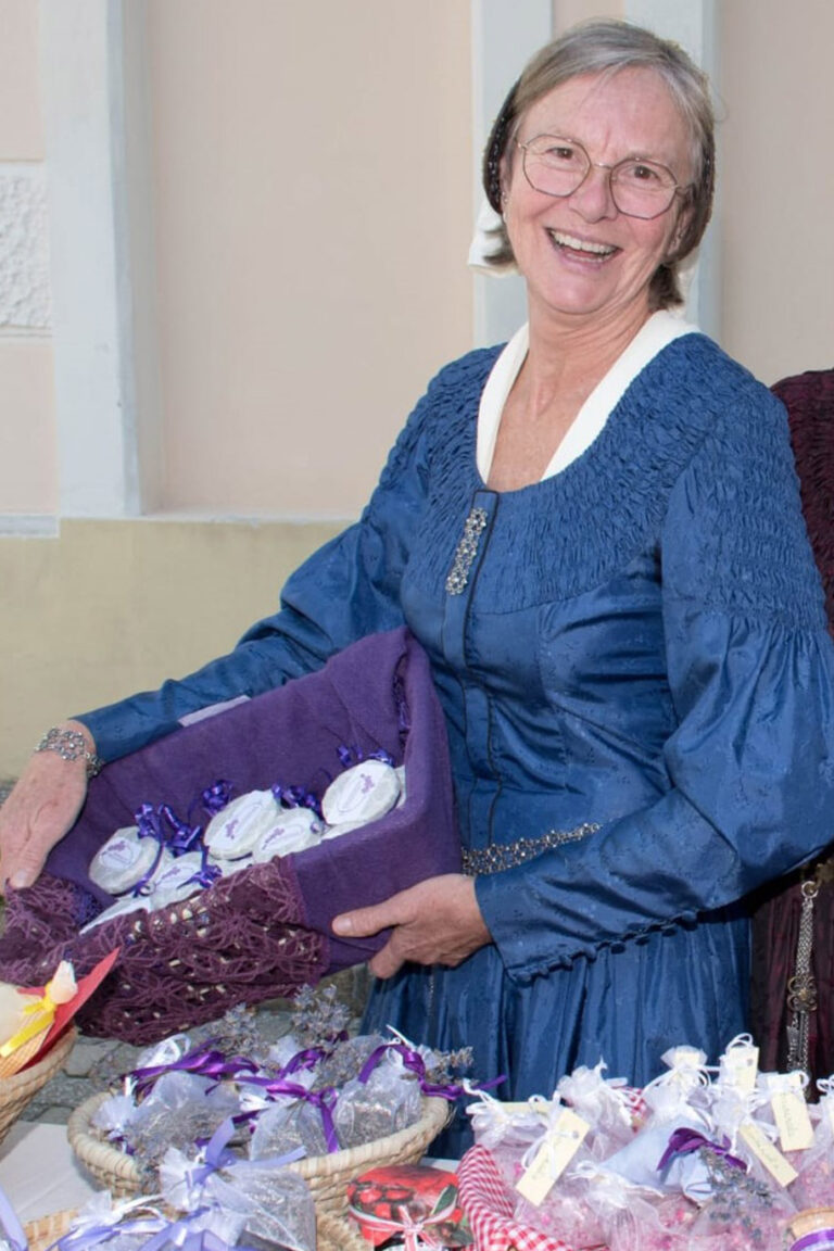 Michaela-Koschutnig-Ferlacher-Goldhaubenfrauen